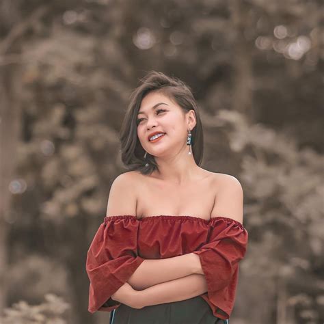 Deretan Potret Selebgram Cantik Viral Es Batu asal Ambon