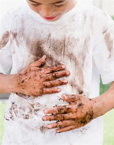 4 Simple Tricks To Revive Your White Clothes From Dirt Stain Disaster