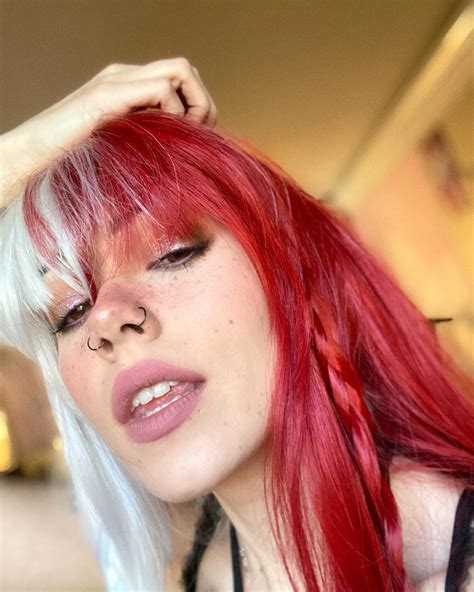 Billie Dawn Webb (@billiedawningle) • Instagram photos and videos