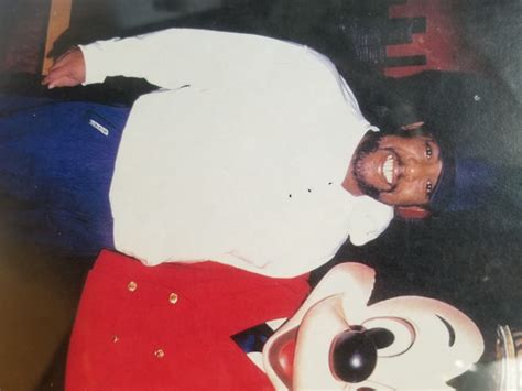 This online memorial is dedicated to Ronnie Thomas. It is a place to ...