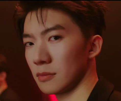 Haidilao Debuts Dashing New Boyband Made Up Of Waiters For CNY - 8days