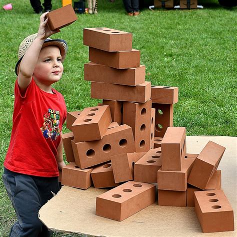 kids building michigan
