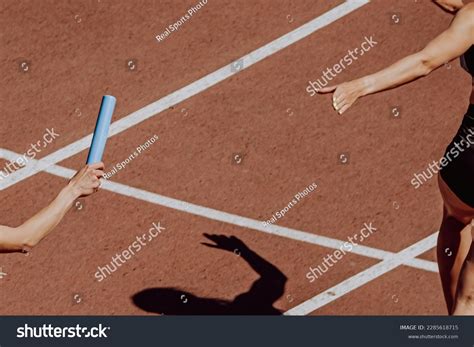 carrera de relevos images stock   objects vectors