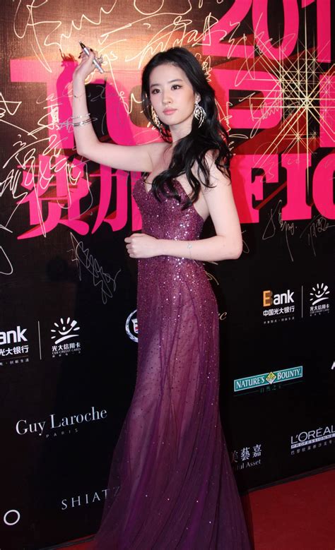 Liu Yifei Style Pictures | PS Fashion
