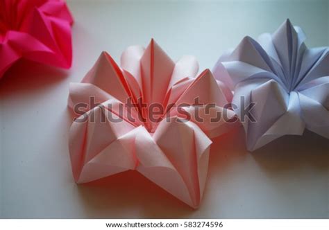 1 Modular Orgami Images, Stock Photos & Vectors | Shutterstock