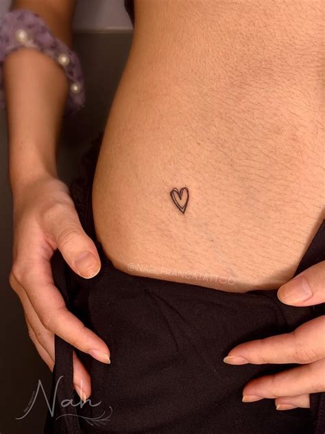Coração Tatuagem No Gluteo Feminina Delicada