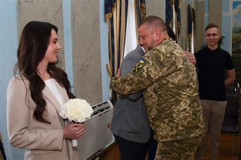 Залужный посетил свадьбу украинского защитника: фото – Східний Варіант