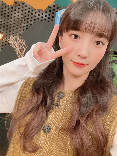 221120 OH MY GIRL Twitter Update - Yubin | kpopping