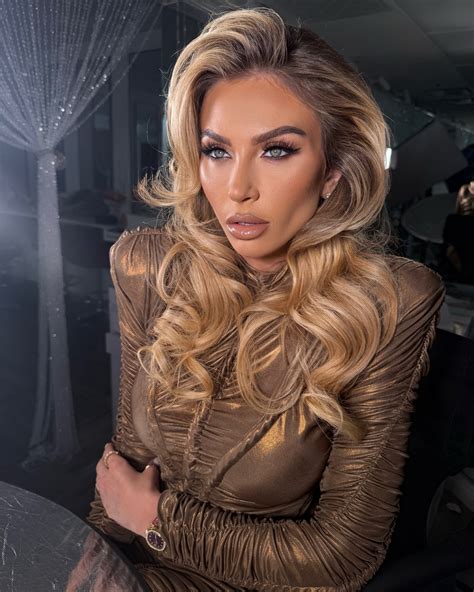 Khloë Terae 🇨🇦 (@khloe) • Instagram photos and videos