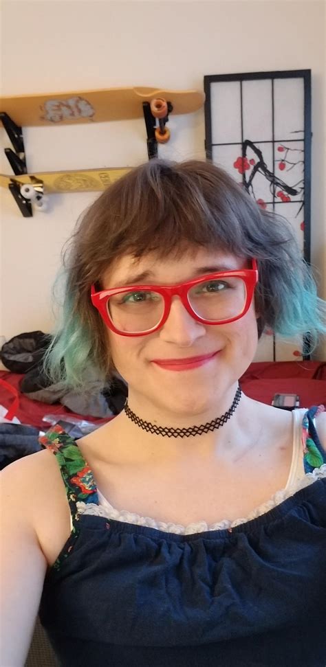 Heres to finally being my trans lesbian self. : r/LesbianActually