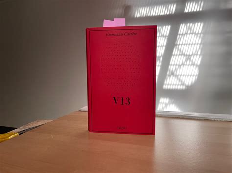 "V13" è il nuovo libro di Emmanuel Carrère - Salerno News 24