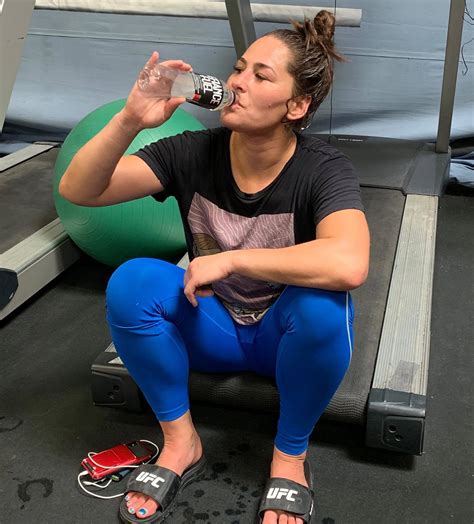 Jessica Eye's feet