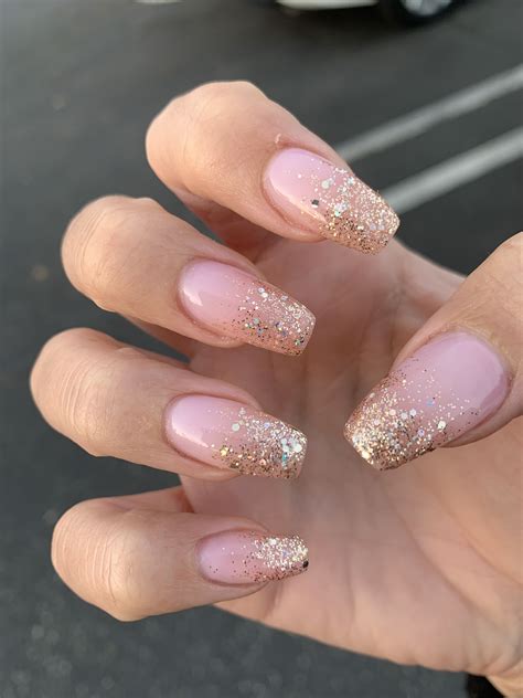 glitter ombré nails | Ombre nails glitter, Gold glitter nails, Sparkly