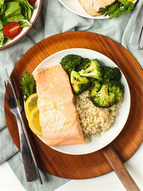 Super Easy Lemon Baked Salmon - fANNEtastic food