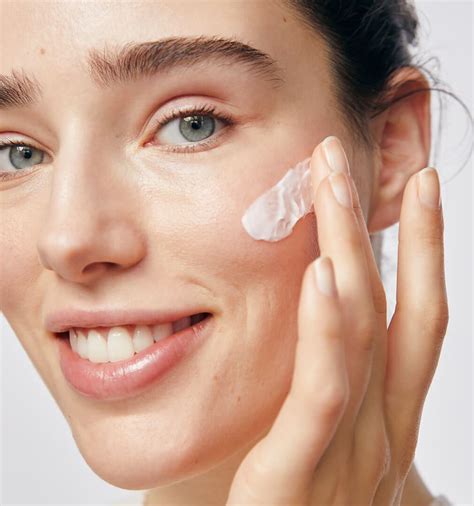 NIVEA SUN Слънцезащитен UV крем за лице SPF50