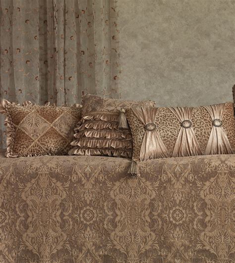 Sofia Diamond Collage Lumbar Pillow Cover 15x26 – Plankroad Home Decor