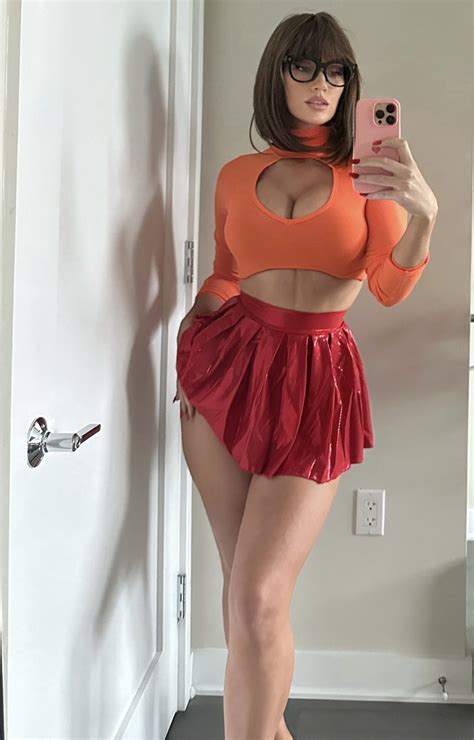 Paige Spiranac OnlyFans: Facts Vs. Fiction Image 20