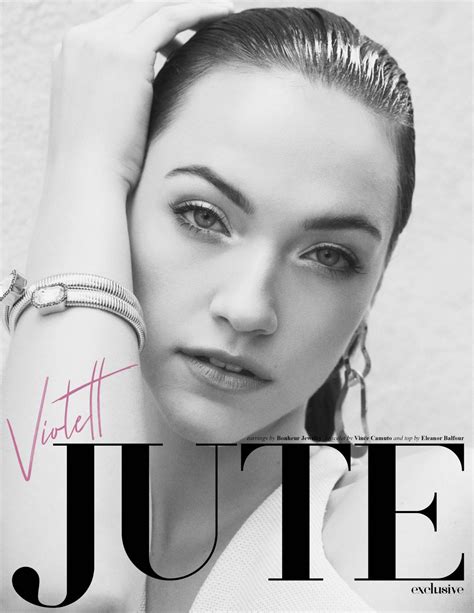Violett Beane nue, 35 Photos, biographie, news de stars | LES STARS NUES