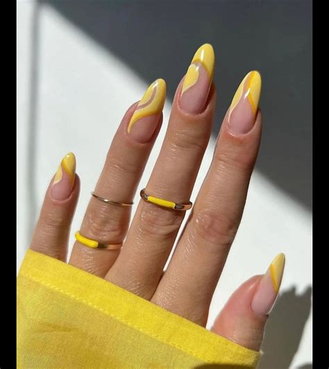 Unha Em Gel Amarelo - Foto: Unhas decoradas em amarelo: a cor marcante dá um efeito único a ...