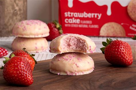 This Strawberry Squirt Cake Will Become Your New Dessert Obsession - gh3za01