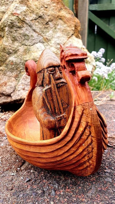 Power Carving a Viking Ship | Trabalhos com madeira, Escultura em ...