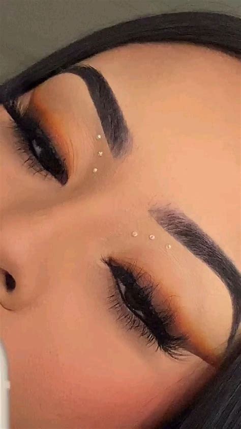 Pin on maquillaje extravagante