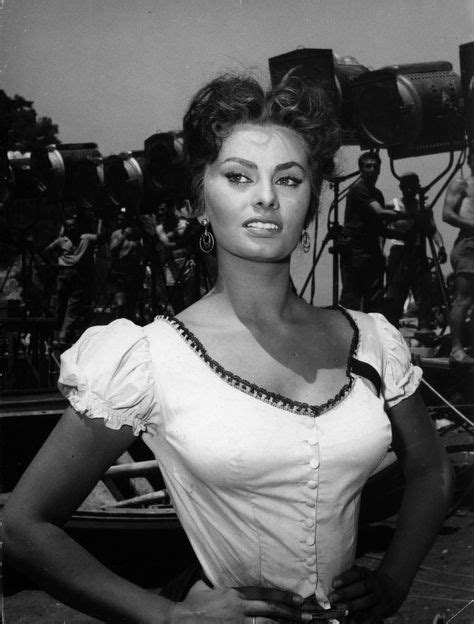 How to Dress Like the OG Bombshell Sophia Loren in 2018 | Sophia loren ...