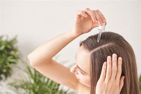 Minoxidil para cabelo: como funciona e como usar - Tua Saúde
