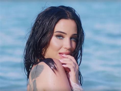 Tulisa covers Nineties classic 'Sweet Like Chocolate' and people are