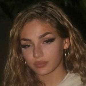 Amelie Warren - Age, Family, Bio | Famous Birthdays