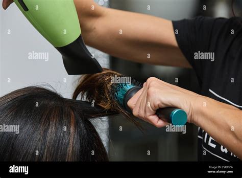 how to style hair using hair dryer