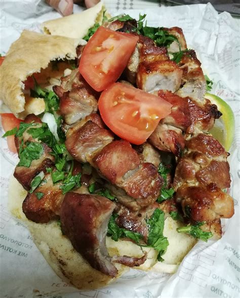 Koupepia (stuffed vine leaves) | Cyprus Passion