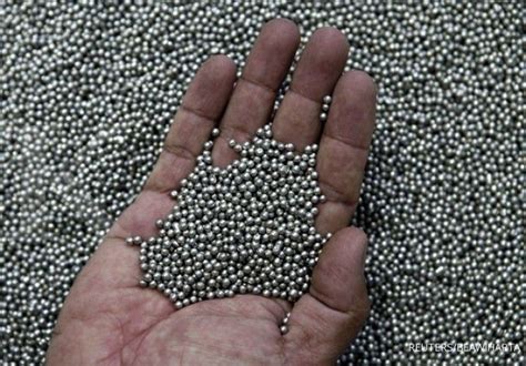 targetkan produksi logam timah  atas  ton