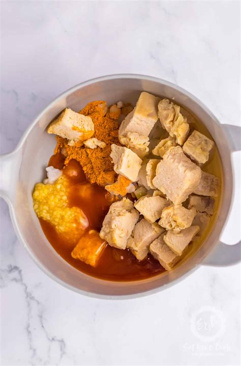 how to eat a tamale 2