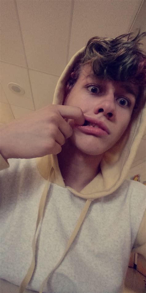 If you want my snap dm me i have more pics im gayyy loves you all : r