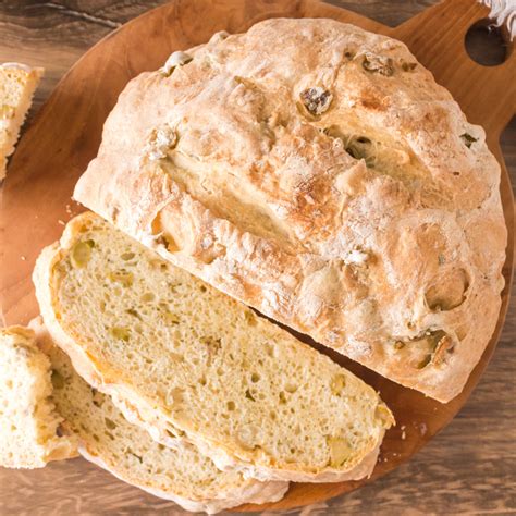 easy homemade green olive bread recipe  knead hostess  heart