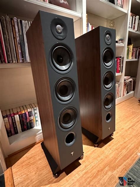 Focal Chora 826. Like New Condition Photo #4400520 - Canuck Audio Mart