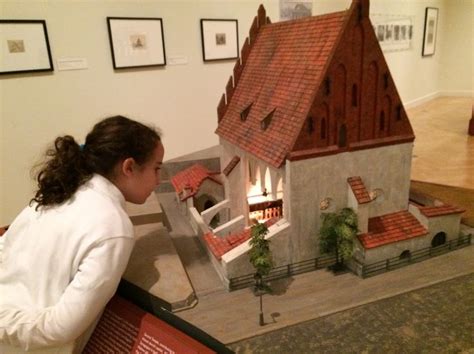 Students explore the Yeshiva University Museum exhibit of models of ...