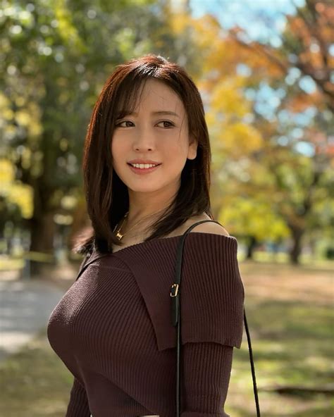 Busty japanese milf : r/prettyasiangirls