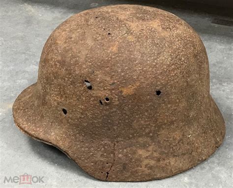 Каска немецкая времен Второй мировой войны