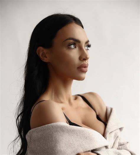 Mia Bella Makeup | Saubhaya Makeup