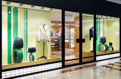 putting   foot   storefront design tips