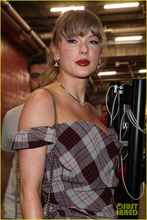 Who's Taylor Swift Sitting with at Chiefs vs. Saints Game? Go Inside