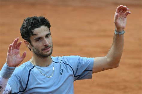 Semifinalista em 2025, Lorenzo Musetti está fora de Roland Garros