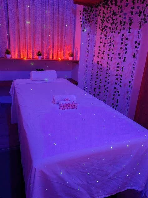 Fuckmehard)VERIFIED LICENSED AND SEXY MASSEUSE AVAILABLE TO MEET FOR