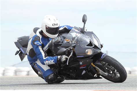 Tested: Metzeler Sportec M5 Interact review | Visordown