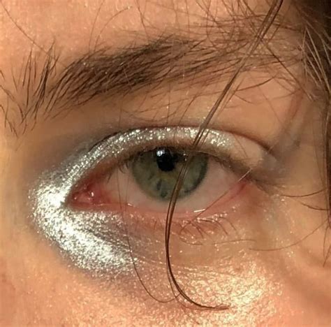 Pin di Валерия Т su Макияж | Idee per il trucco, Capelli e trucco ...