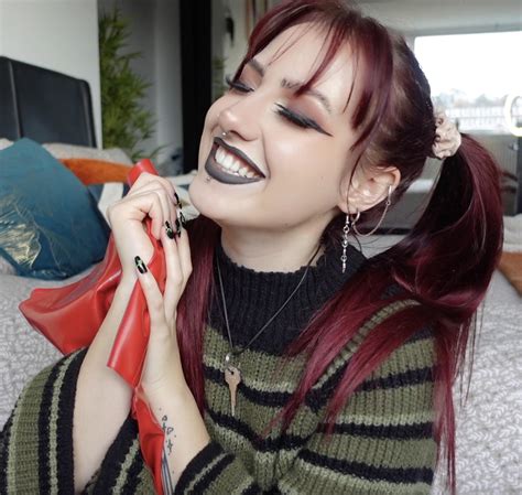 I think my nose is pretty cute! (Ivy Fox) : r/NoseKink