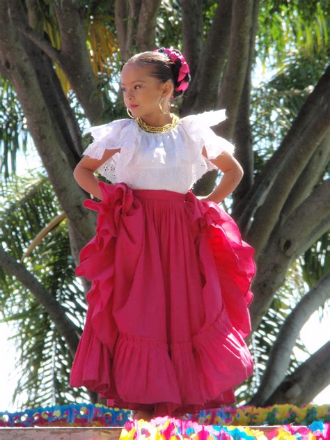 Pin by Arlette Pereira on Traje tipico | Outfits, Tulle skirt, Ballet