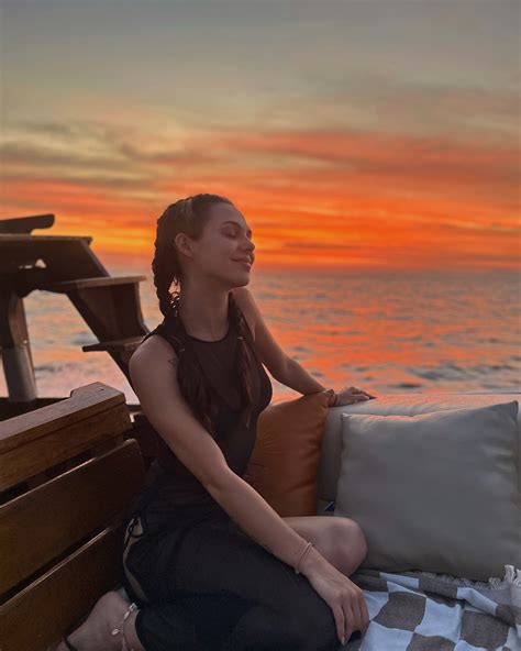 Foxy Laura 🦊 (@foxylauragirl) • Instagram photos and videos